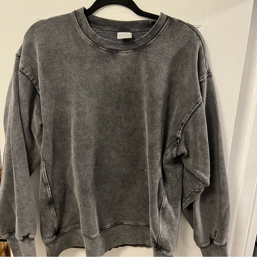 TNA Aritzia Cozy Boyfriend Fleece Acid Wash Crew Neck Size Medium